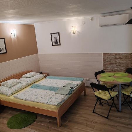Apartment Patricia With Garden Budapest Luaran gambar