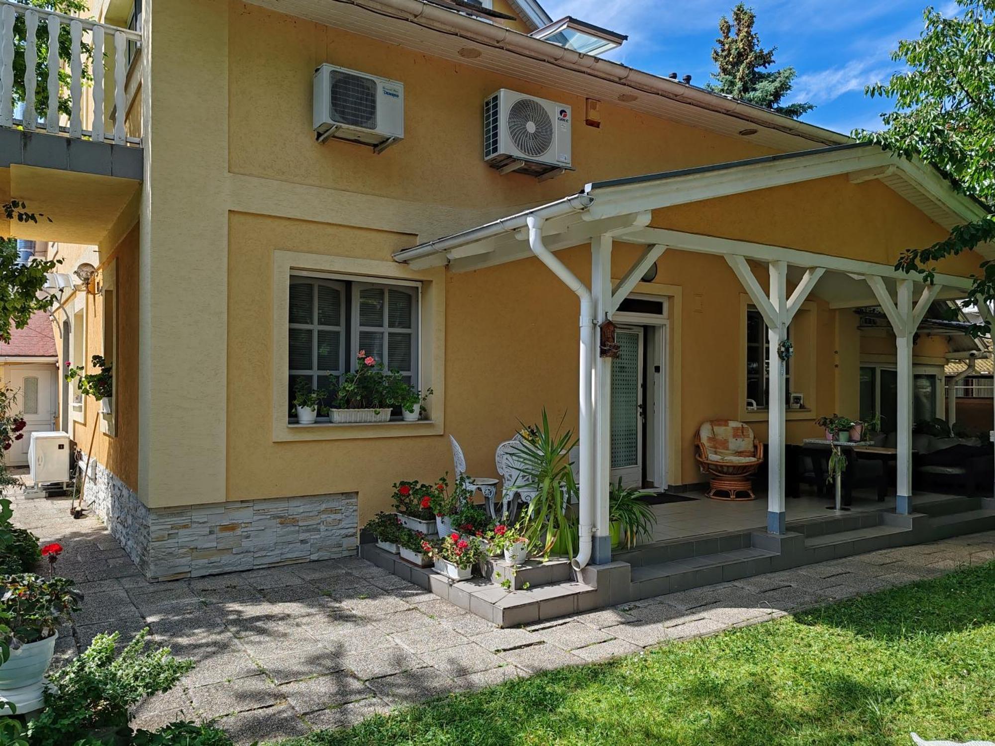 Apartment Patricia With Garden Budapest Luaran gambar