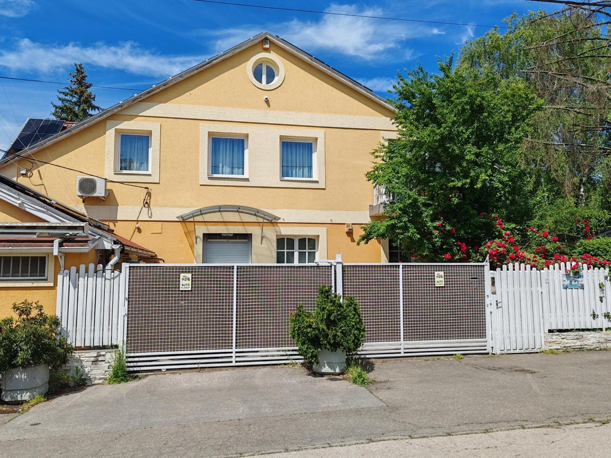 Apartment Patricia With Garden Budapest Luaran gambar